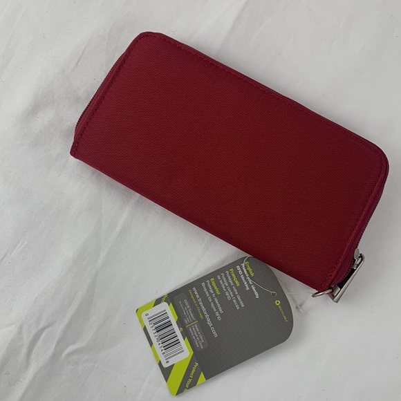 Travelon dark red wristlet - Picture 4 of 8